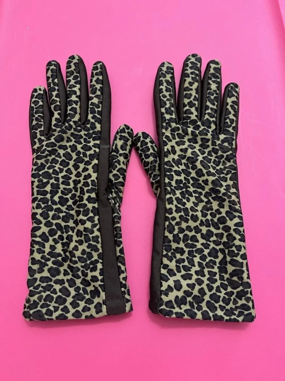 ISOTONER Leopard Gloves Fleece Lined Flex One Size Driving Palm Grip Brown Tan